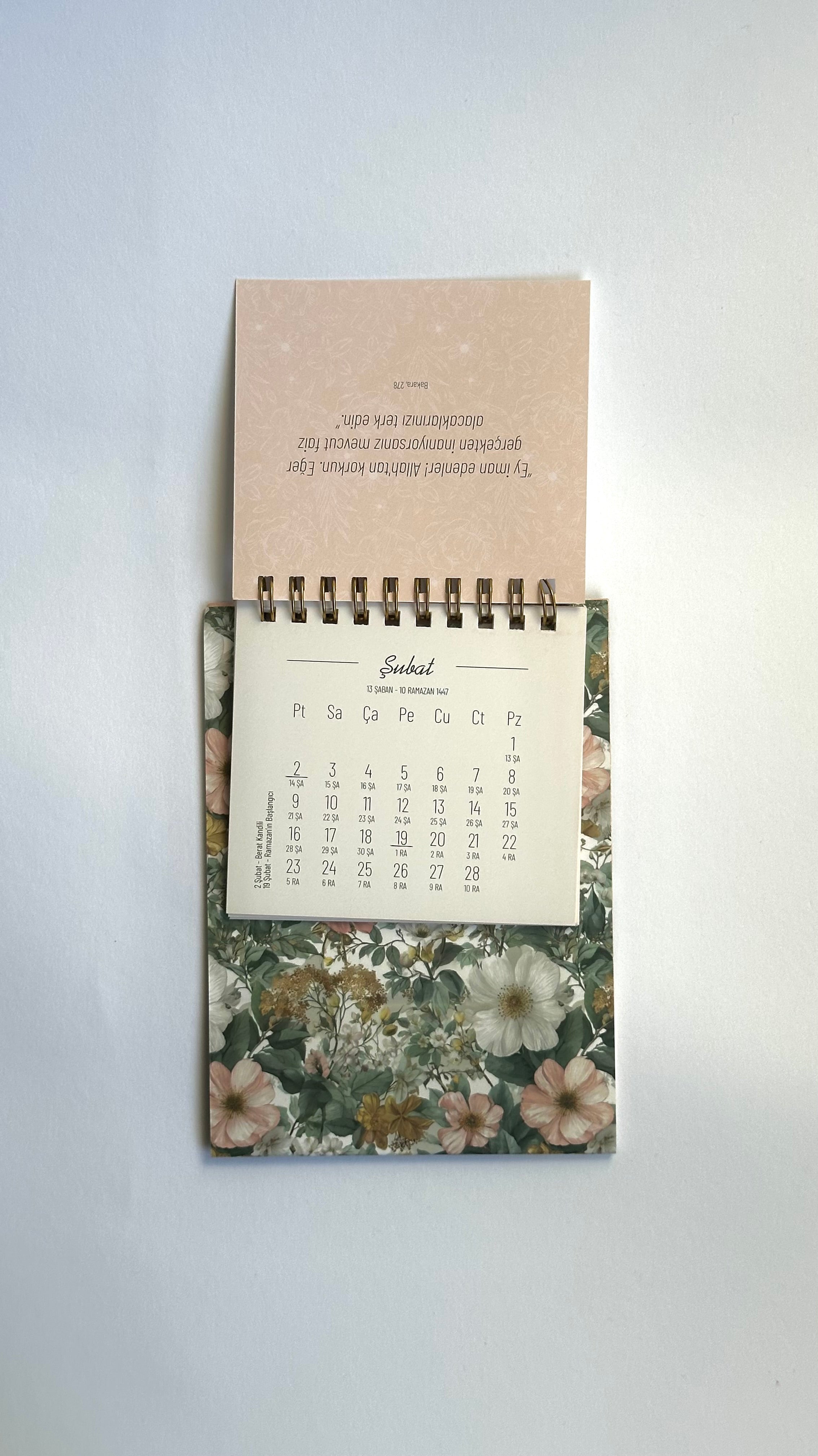"Vintage Bloom" Mini Desk Calendar 2026