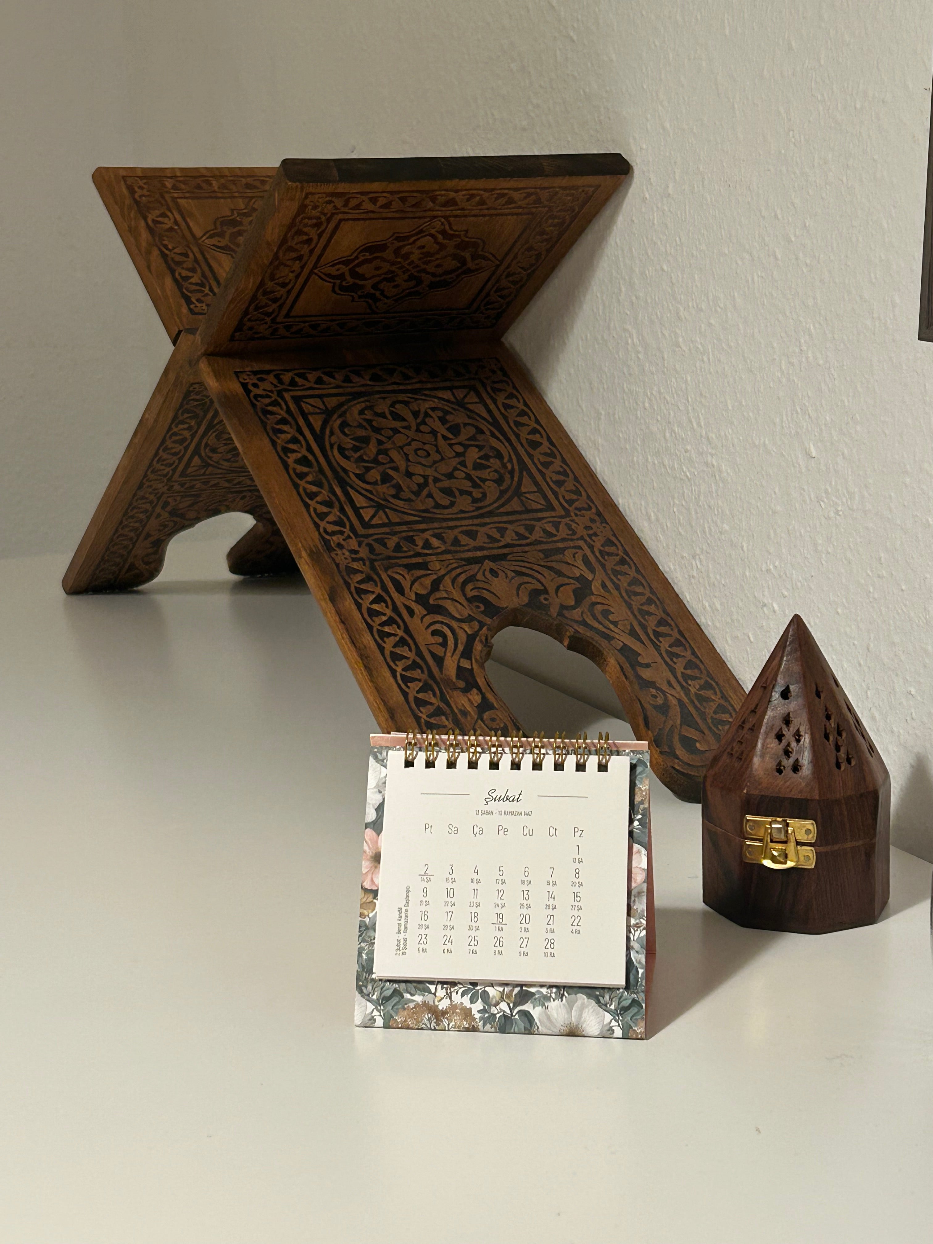 "Vintage Bloom" Mini Desk Calendar 2026