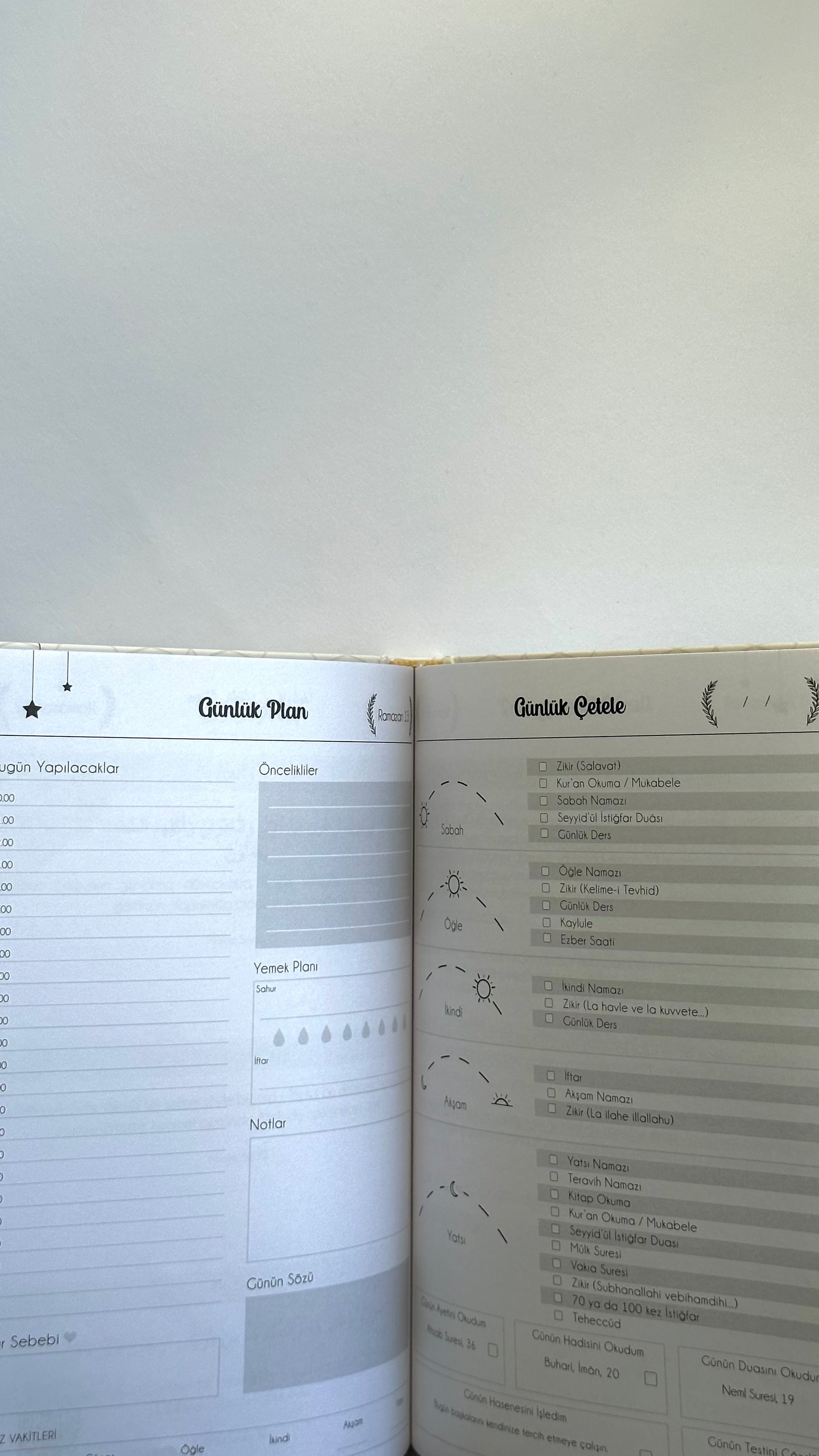 Premium Ramadan Planner – Your Spiritual Companion (TR/AR - Undated)